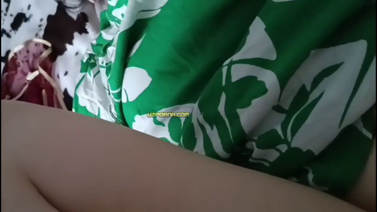 Узбек трахнул молодую жену узбечку в её небритую киску крупным планом